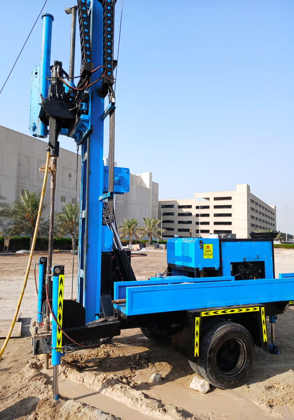 Wheeled excavator (tractor excavator)